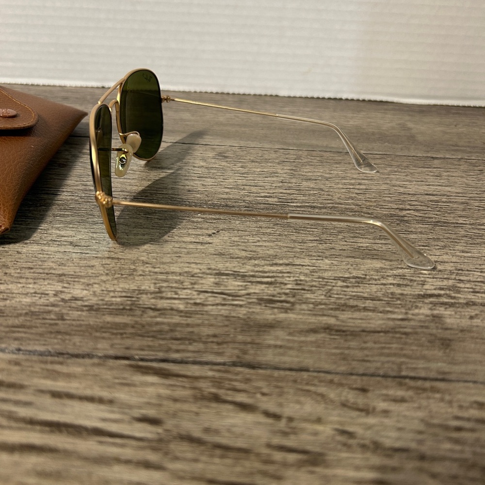 Ray-Ban Aviator Sunglasses with Green Lenses - Picture 4 of 6